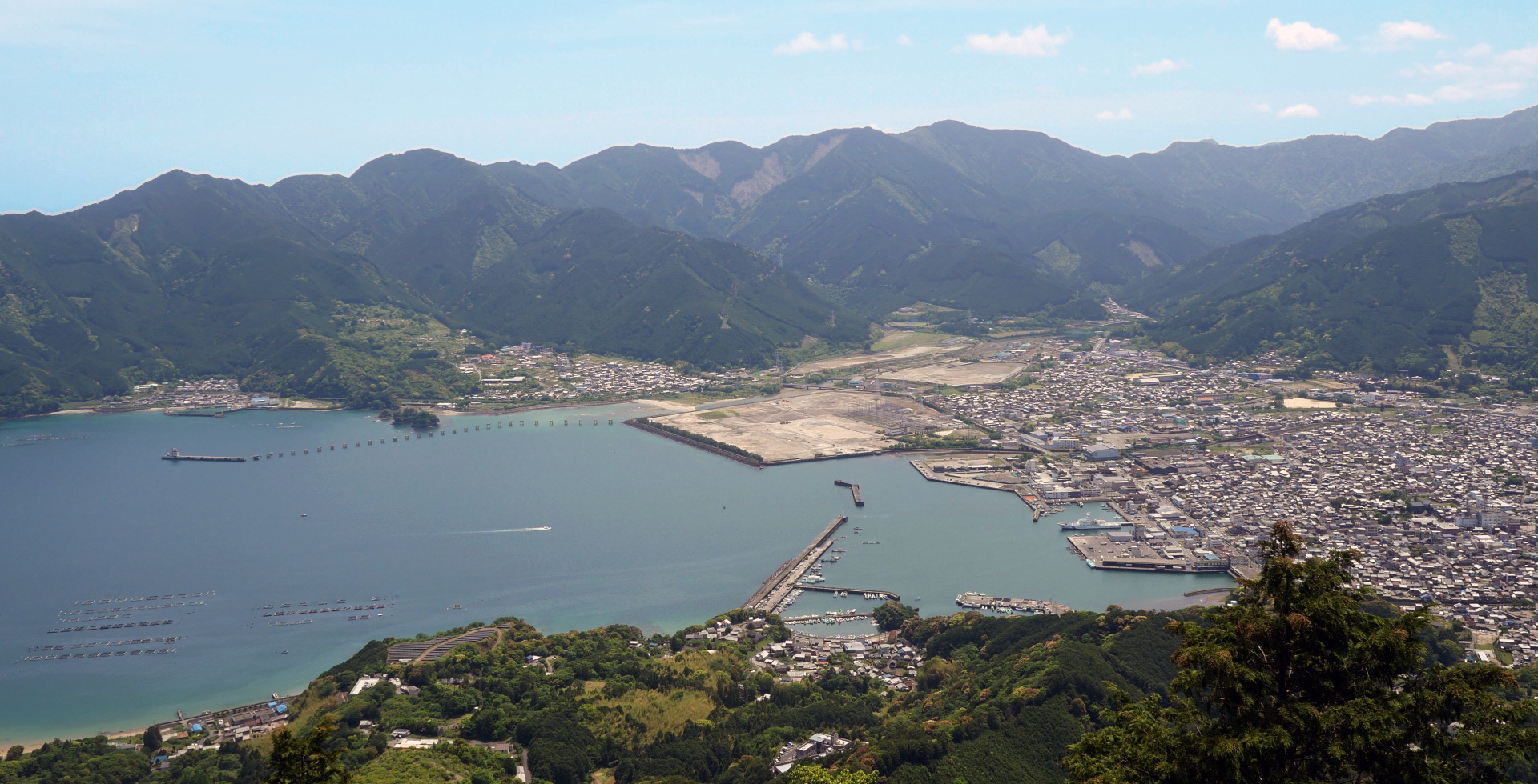 尾鷲の自然海と山の全景